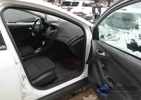 2016 Ford Focus Se z USA, uszkodzony, nr VIN 1FADP3F21GL297110